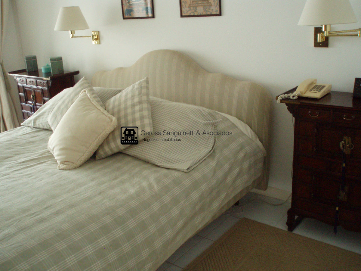 Apartamento ID.405 - Amplio apartamento en la Punta con vista al puerto frente al mar