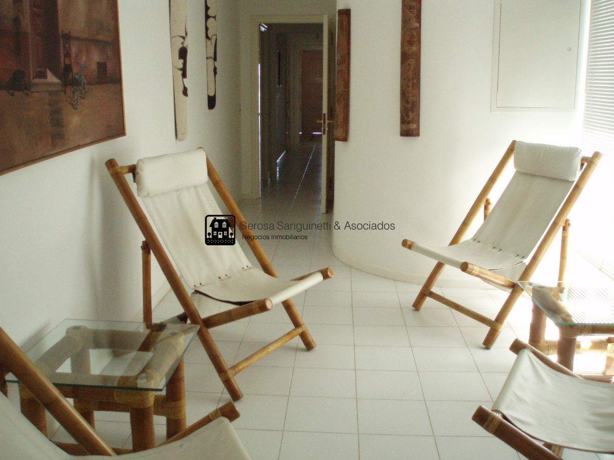 Apartamento ID.405 - Amplio apartamento en la Punta con vista al puerto frente al mar