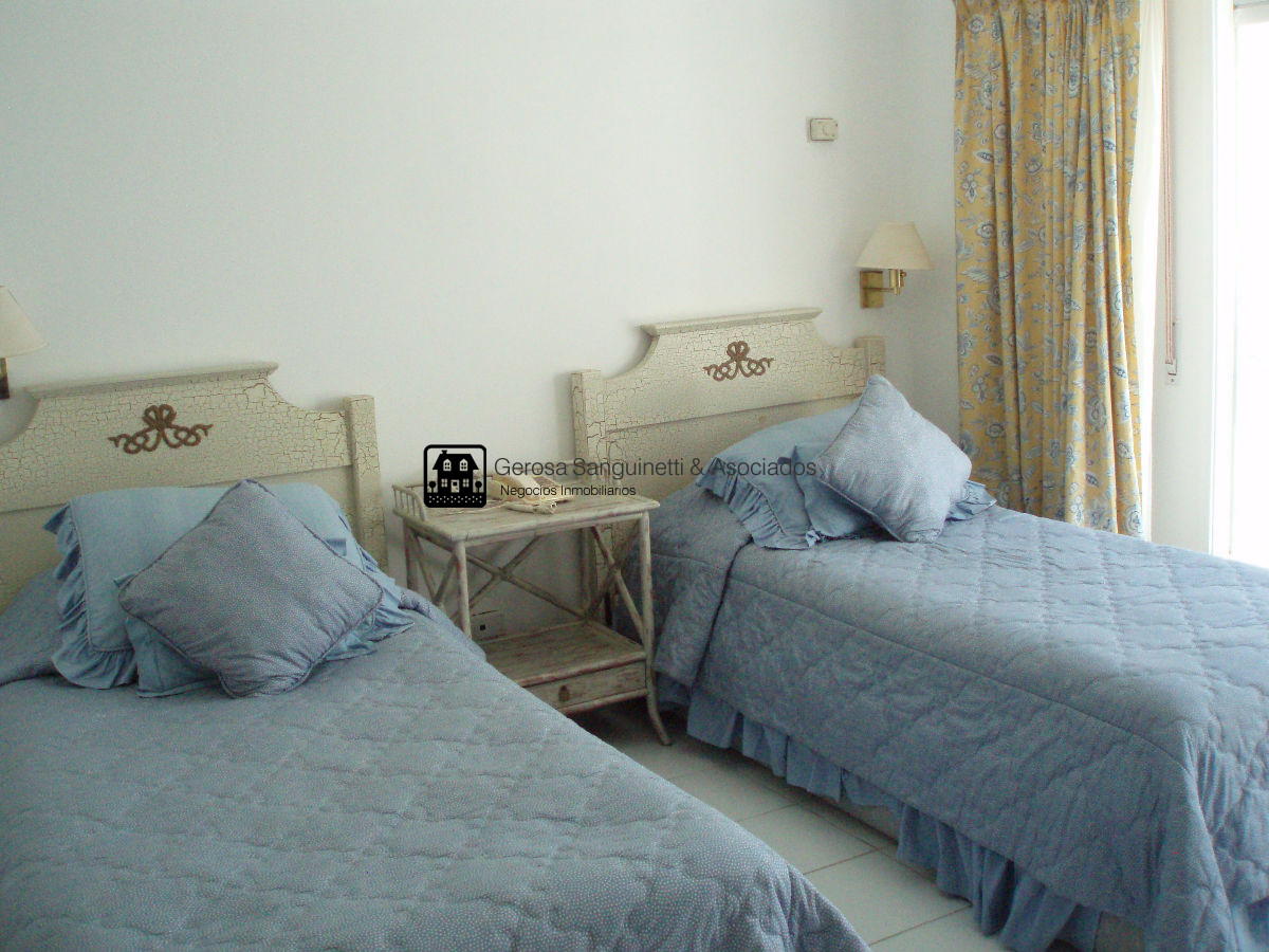 Apartamento ID.405 - Amplio apartamento en la Punta con vista al puerto frente al mar