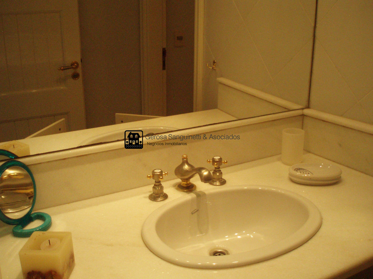 Apartamento ID.405 - Amplio apartamento en la Punta con vista al puerto frente al mar