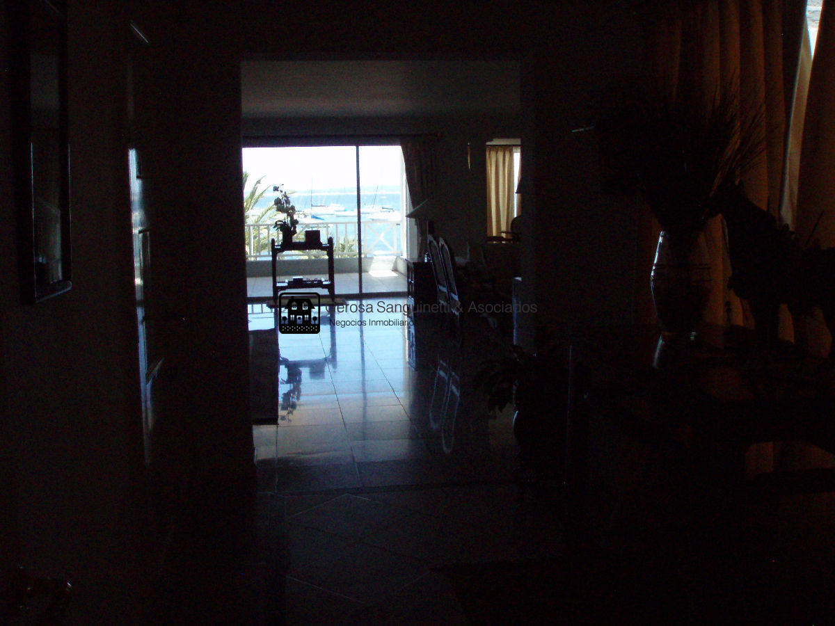 Apartamento ID.405 - Amplio apartamento en la Punta con vista al puerto frente al mar