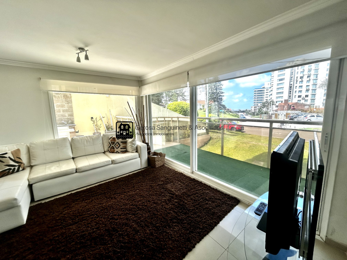 Apartamento ID.183 - Apto en venta acepta financiación y permuta, con amplia terraza con parrillero y vista al mar 