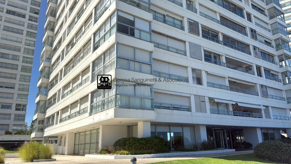 Apartamento ID.3457 - Apartamento de 3 dormitorios en venta en Lincoln en Punta del Este
