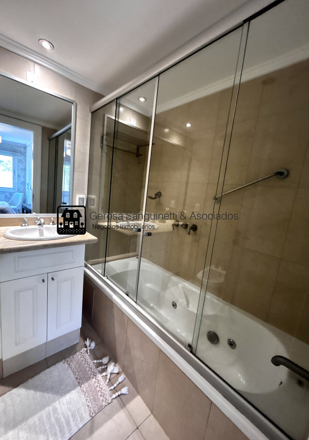 Apartamento ID.183 - Apto en venta acepta financiación y permuta, con amplia terraza con parrillero y vista al mar 