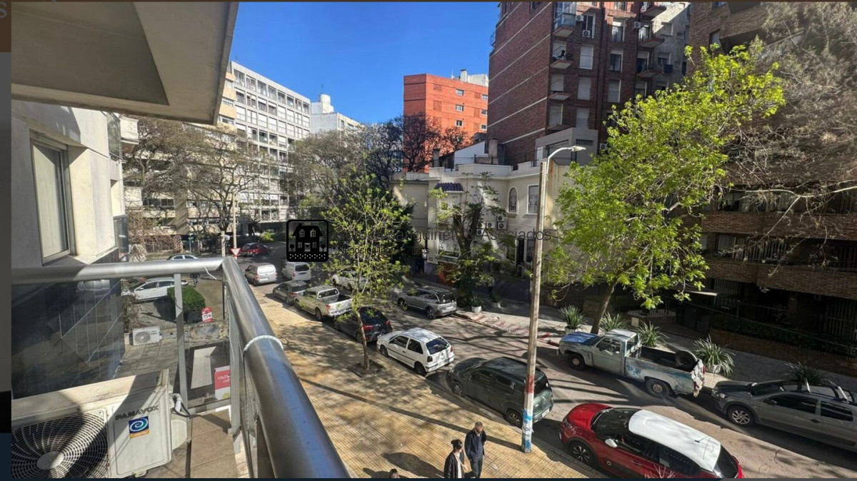 Apartamento ID.3328 - Apartamento muy buena ubicación en pocitos en venta de 3 dormitorios