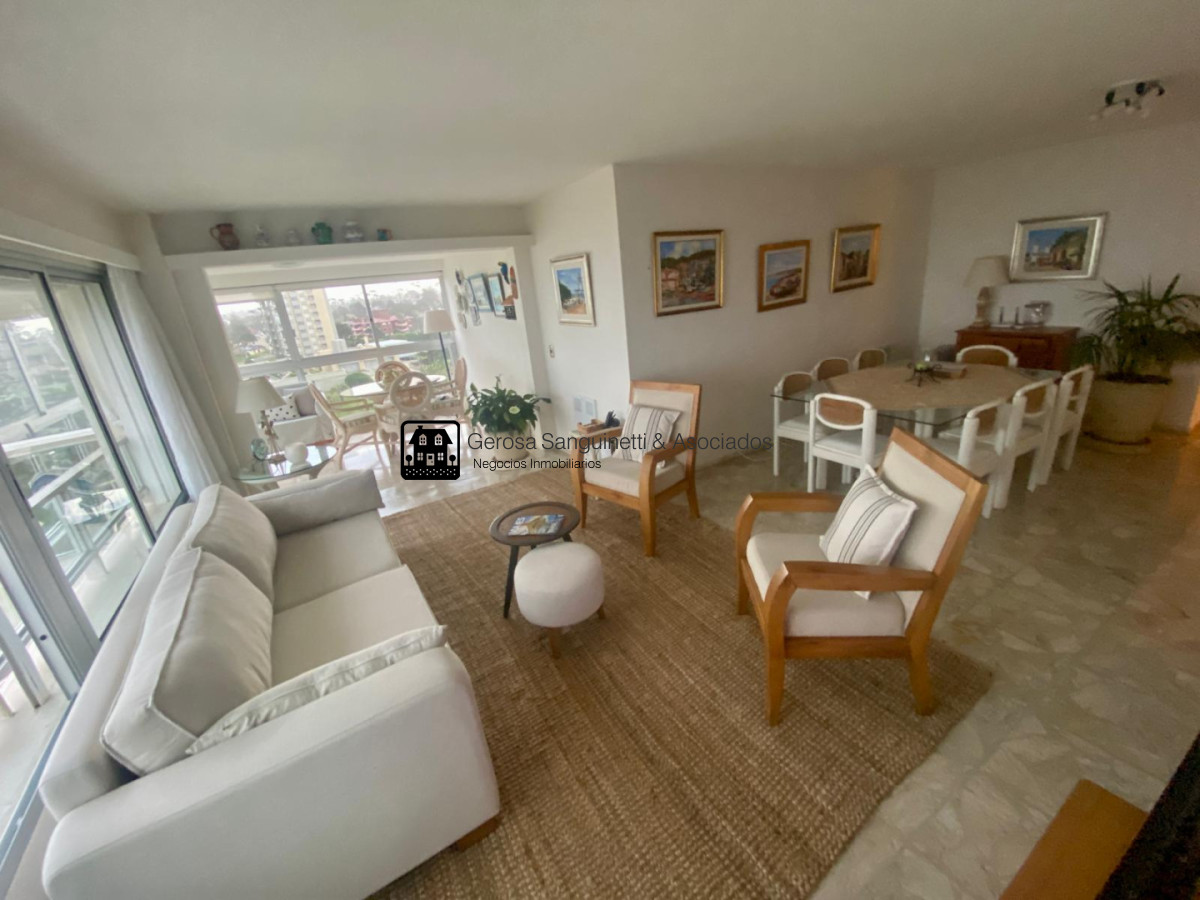 Apartamento ID.3457 - Apartamento de 3 dormitorios en venta en Lincoln en Punta del Este