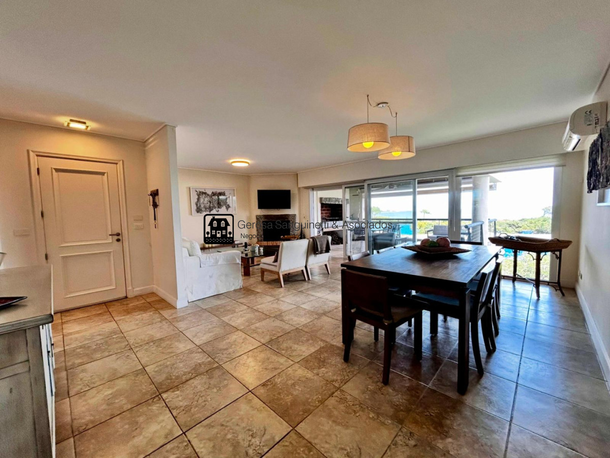 Apartamento ID.3429 - Apartamento en venta con excelente vista con 4 dormitorios en Punta del este