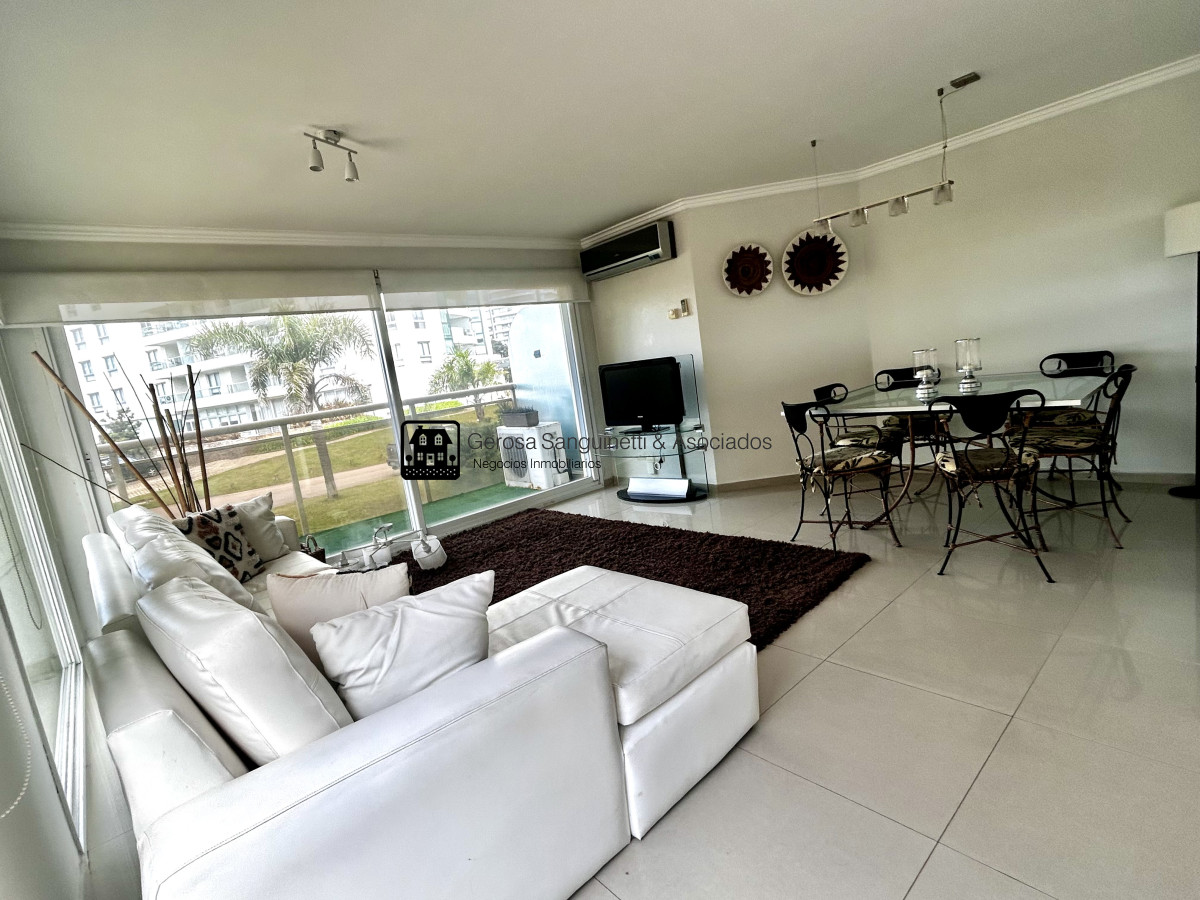 Apartamento ID.183 - Apto en venta acepta financiación y permuta, con amplia terraza con parrillero y vista al mar 