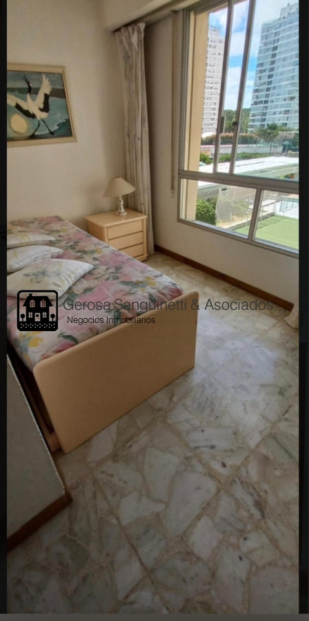 Apartamento ID.3302 - Apartamento de 3 dormitorios en venta frente a playa mansa