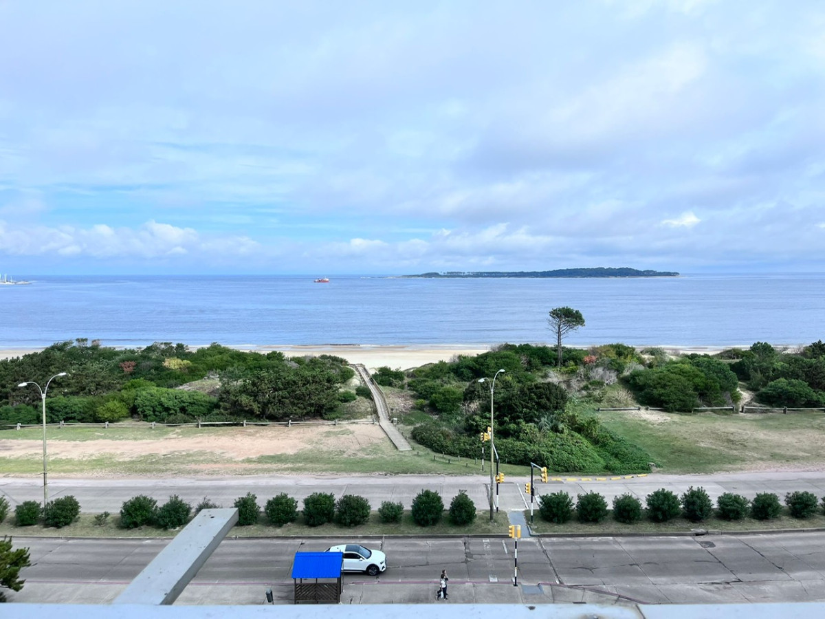 Apartamento en venta - primera línea mansa
