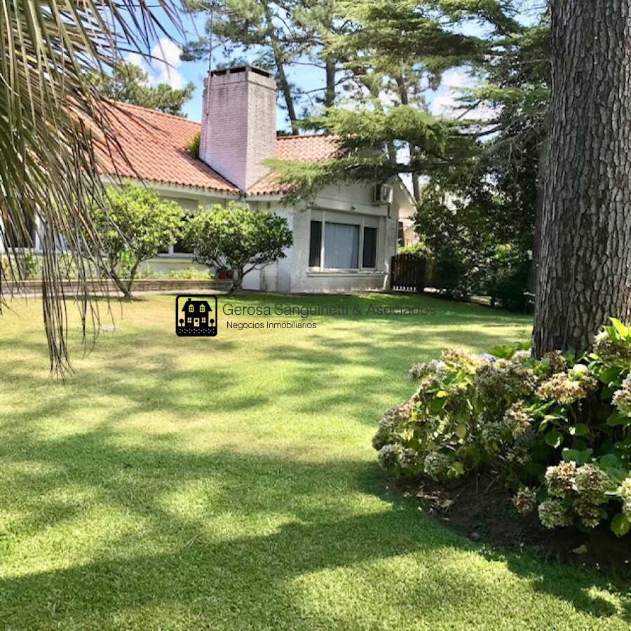 Casa ID.877 - Casa en venta en Cantegril 