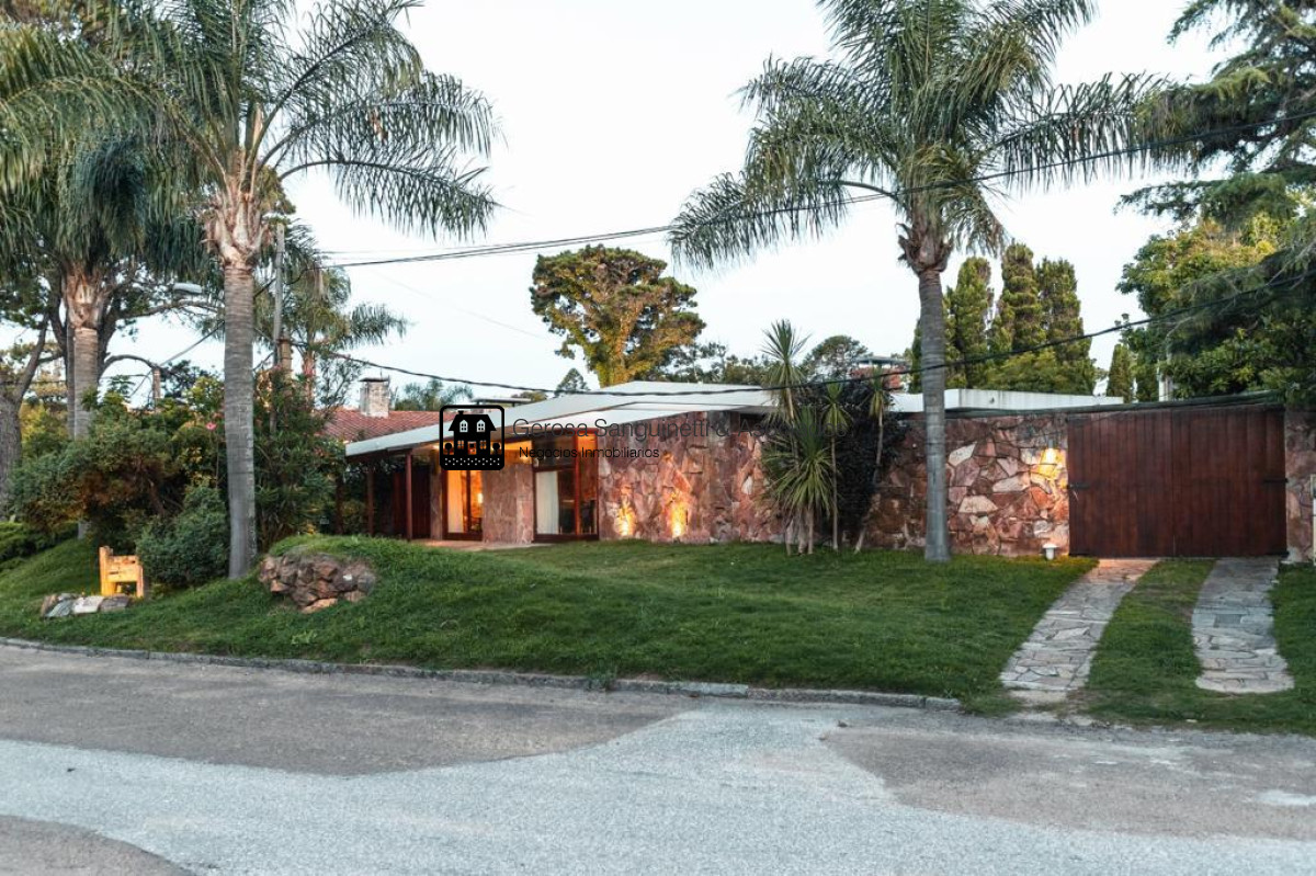 Casa ID.777 - Casa impecable en la mansa a 100mts del mar en la parada 9