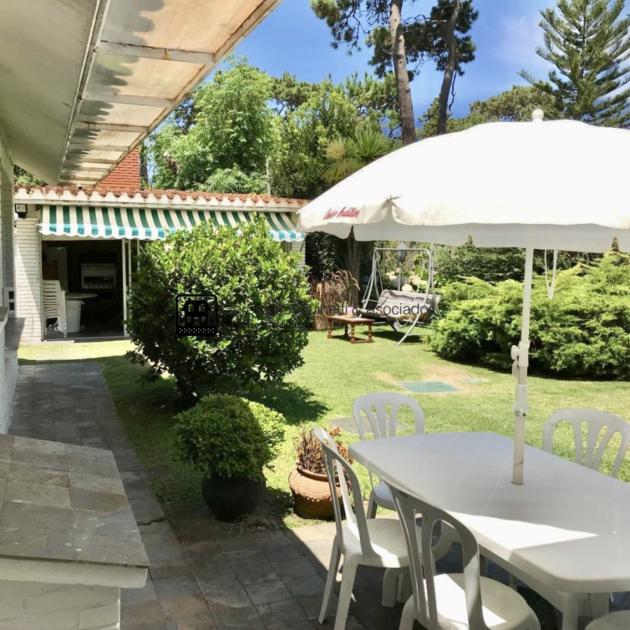 Casa ID.877 - Casa en venta en Cantegril 