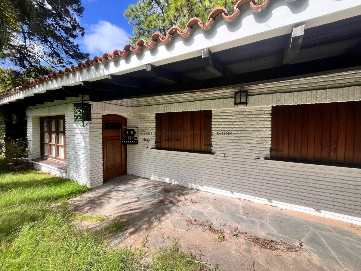 Casa ID.2633 - Chalet clásico en excelente ubicación en el Barrio Golf