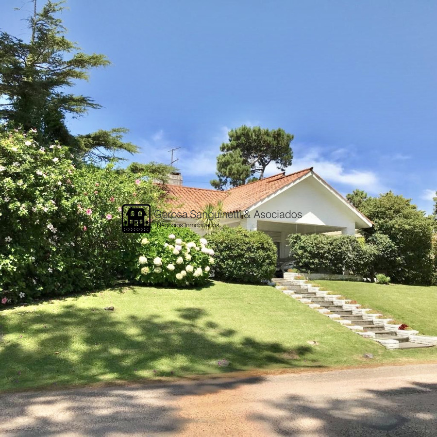 Casa ID.877 - Casa en venta en Cantegril 