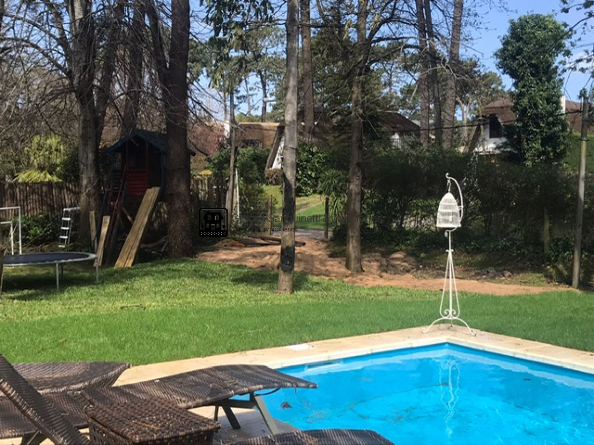 Casa ID.1555 - Muy linda casa en la Mansa con piscina y barbacoa