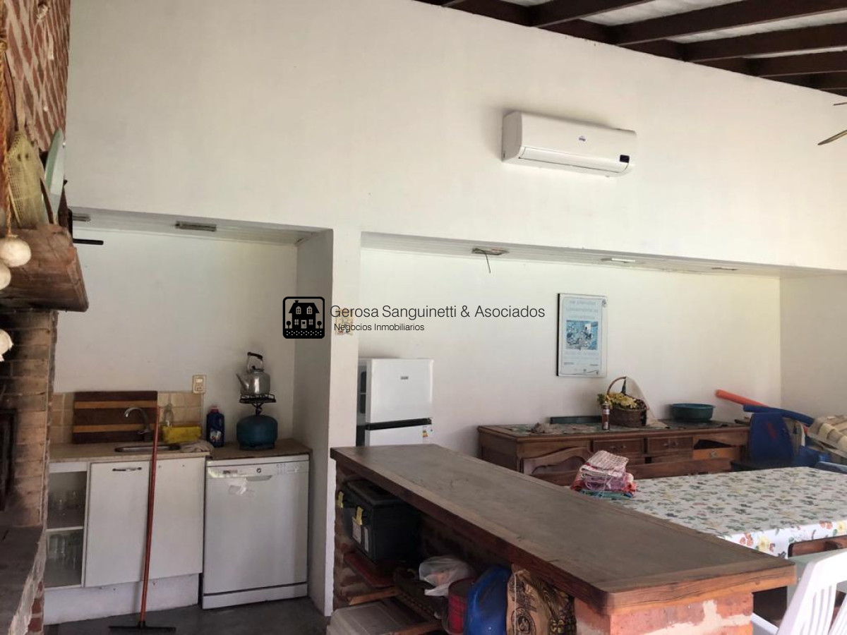 Casa ID.1561 - Amplia casa en la Brava a pasos de la playa con vista parcial al mar