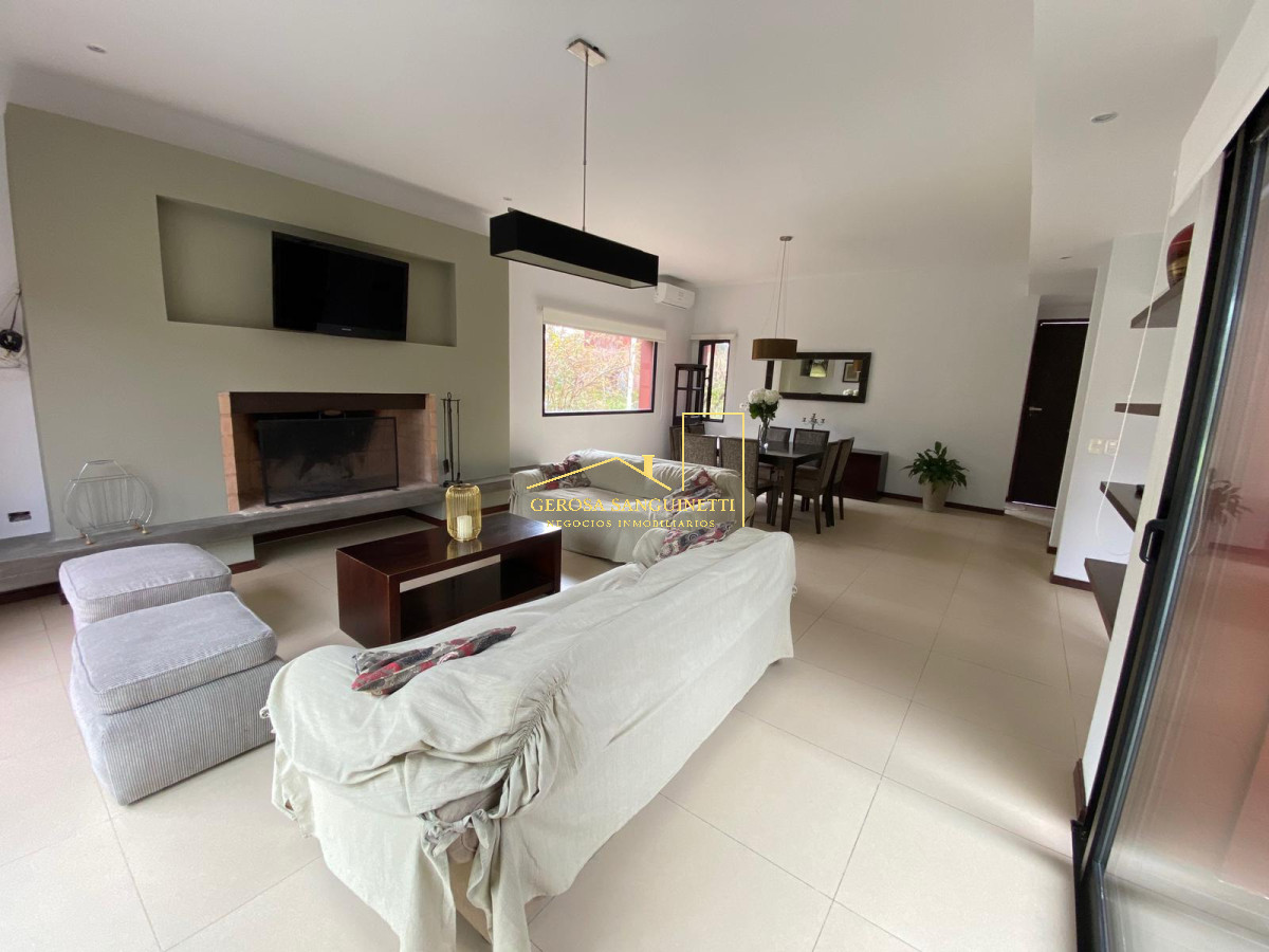 Casa en Barrio Privado La Arbolada - GST1557C