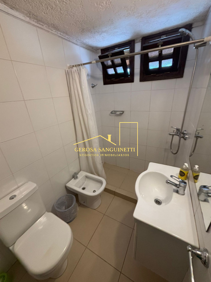 Casa ID.798 - Casa de 4 dormitorios en alquiler en Pinares Punta del Este 