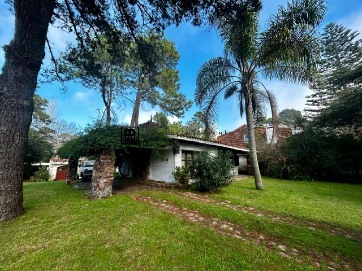 Casa ID.2633 - Chalet clásico en excelente ubicación en el Barrio Golf