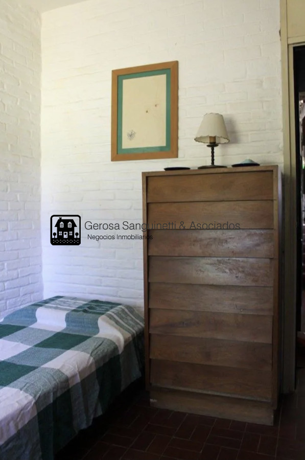 Casa ID.1601 - Amplia casa con maravilloso parque, a metros del mar