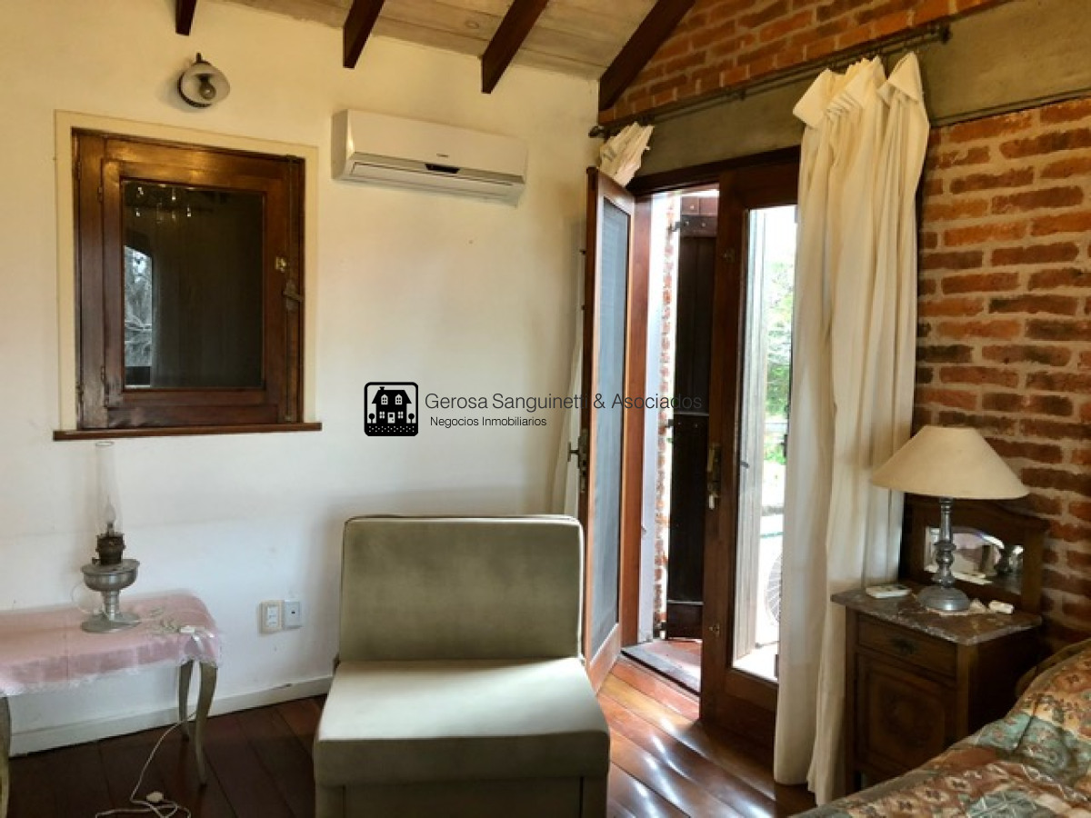 Casa ID.1561 - Amplia casa en la Brava a pasos de la playa con vista parcial al mar