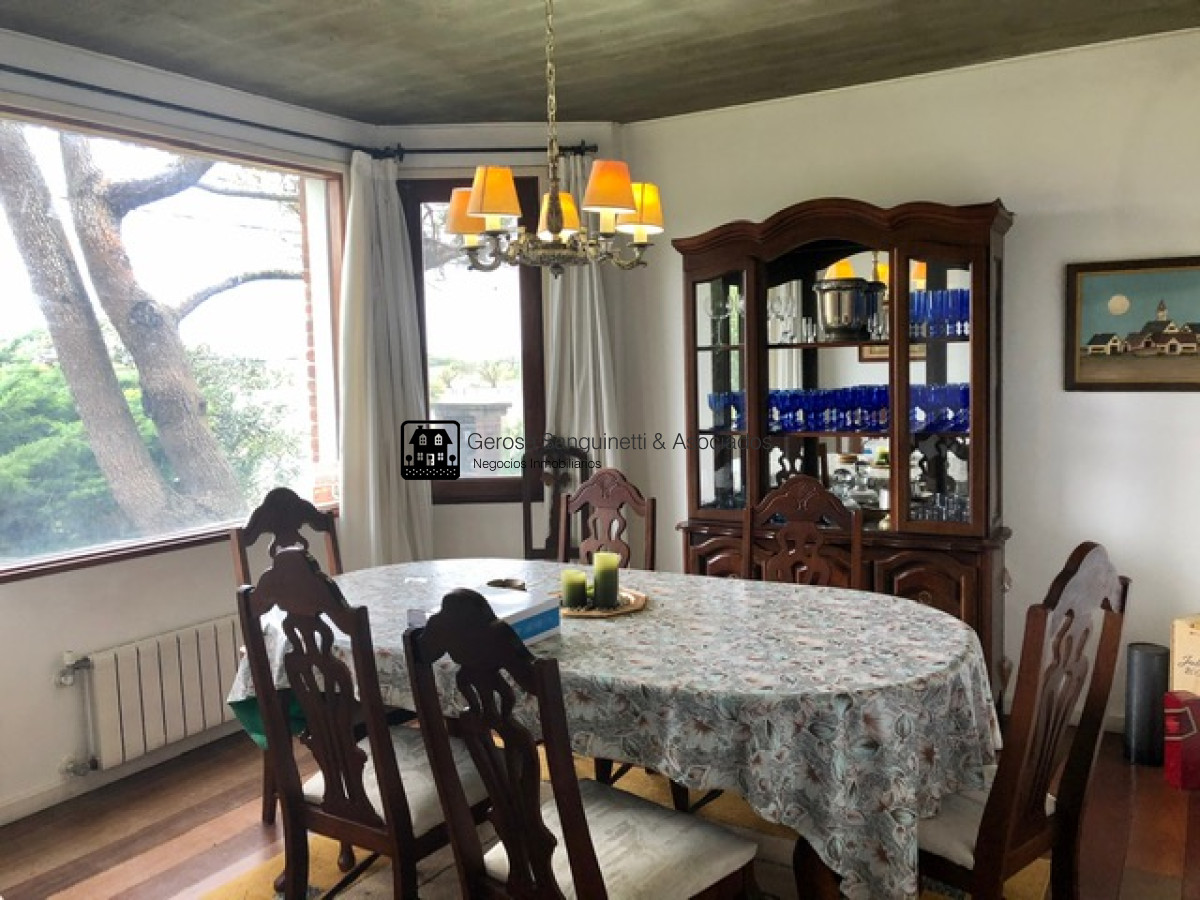 Casa ID.1561 - Amplia casa en la Brava a pasos de la playa con vista parcial al mar