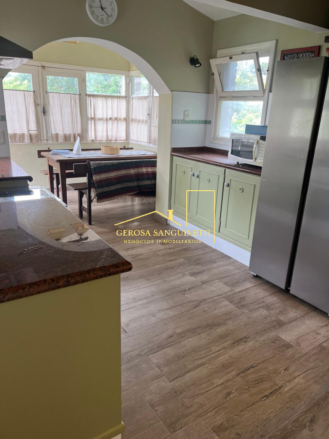 Casa ID.2730 - Muy linda casa en la Mansa con piscina en alquiler