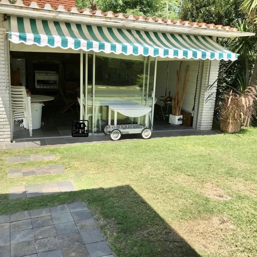 Casa ID.877 - Casa en venta en Cantegril 