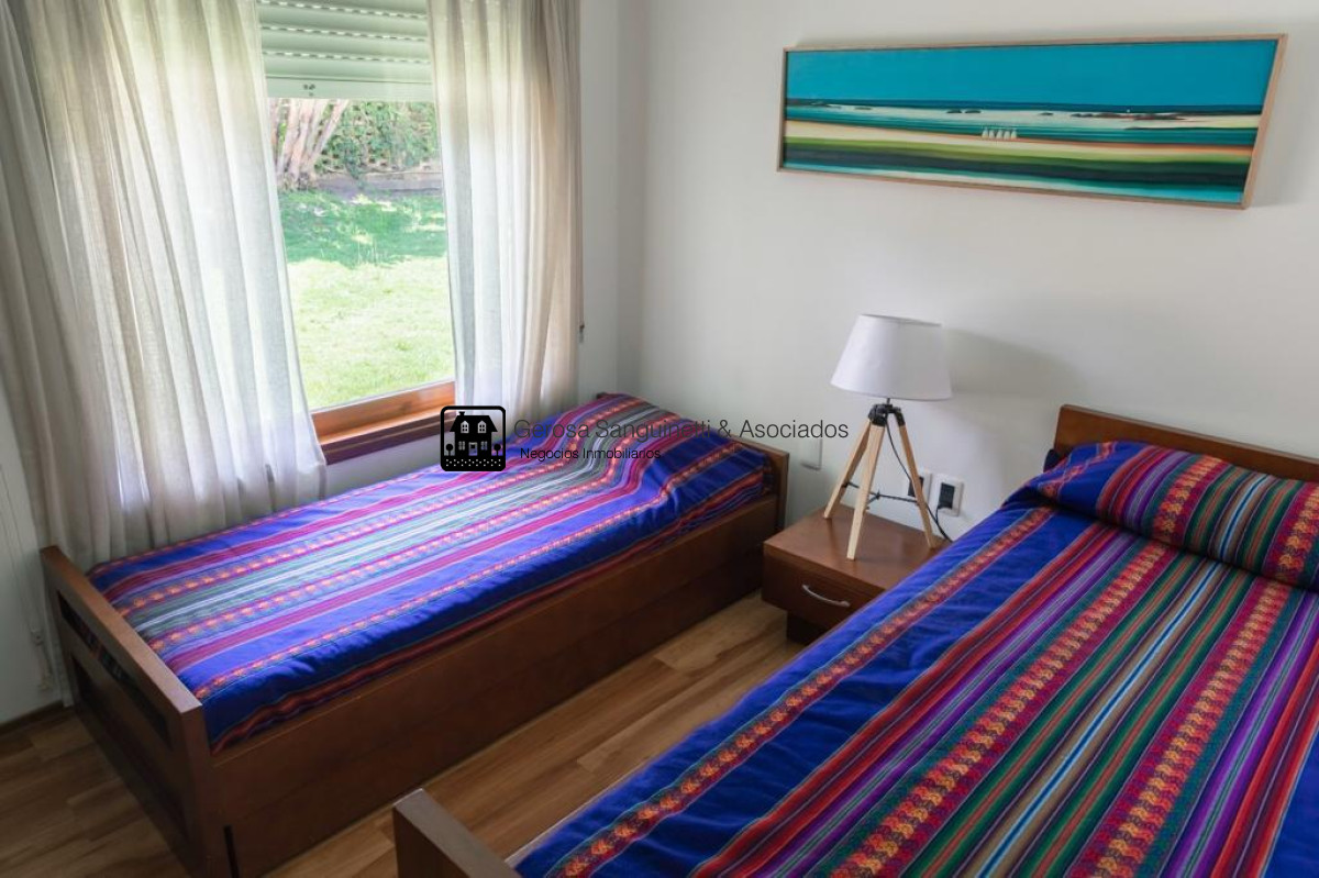 Casa ID.777 - Casa impecable en la mansa a 100mts del mar en la parada 9