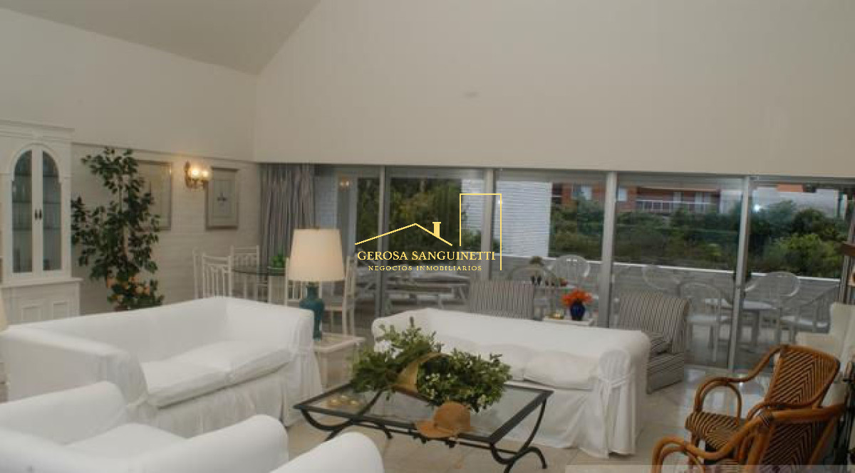 Casa ID.774 - Espectacular casa en Pinares frente al mar