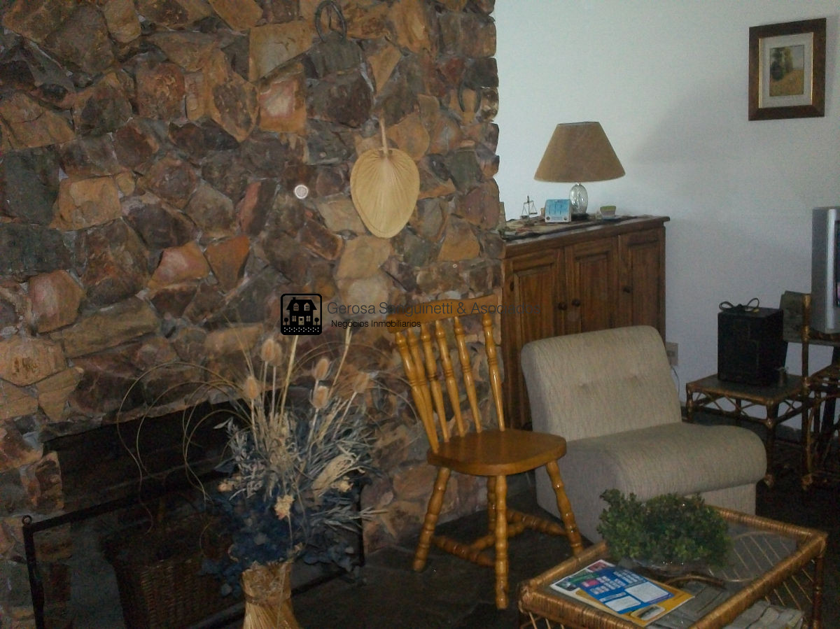 Casa ID.645 - Muy linda casa en alquiler anual a 2 cuadras del mar