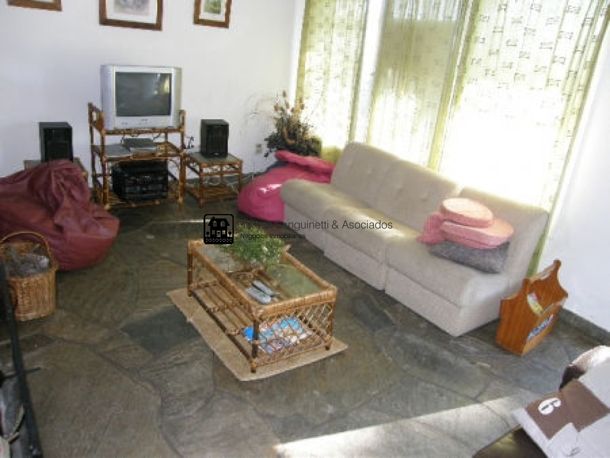 Casa ID.645 - Muy linda casa en alquiler anual a 2 cuadras del mar
