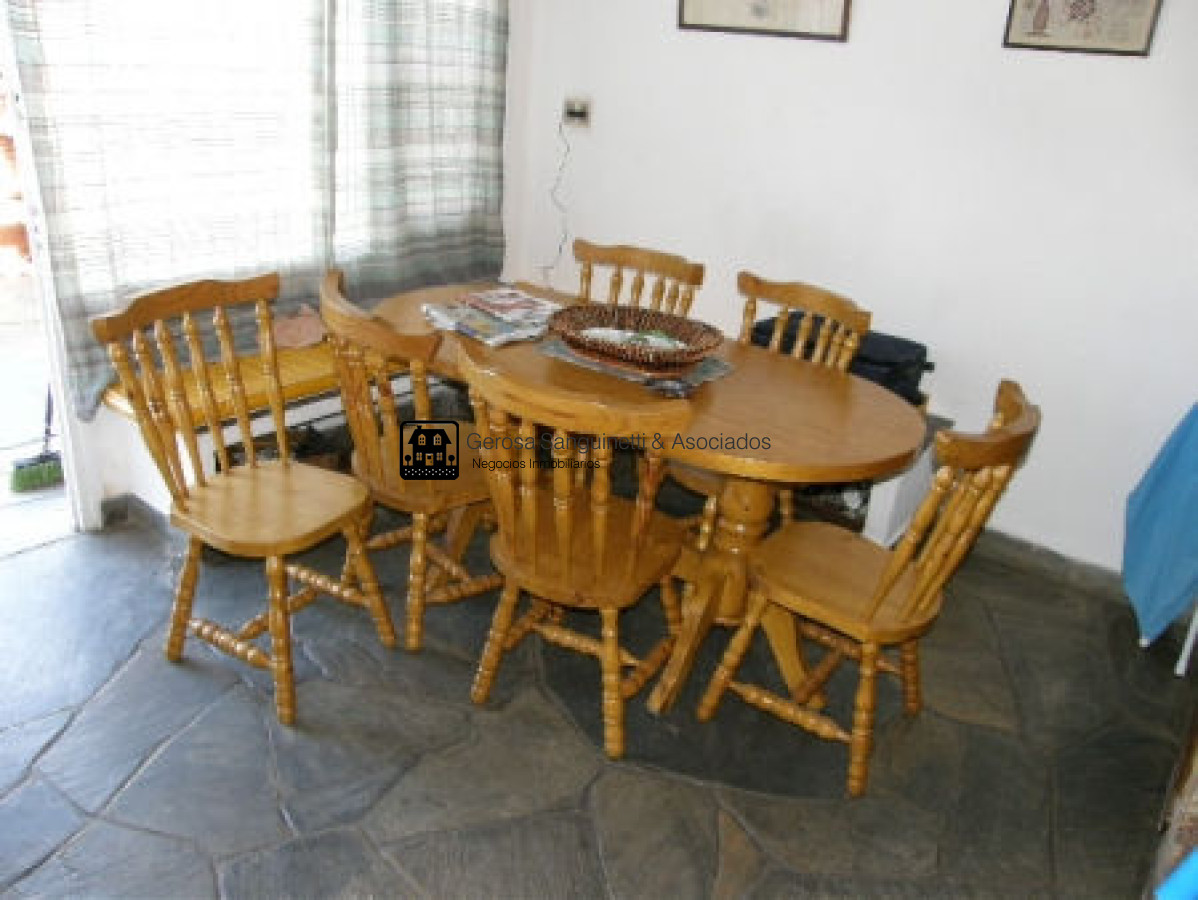 Casa ID.645 - Muy linda casa en alquiler anual a 2 cuadras del mar