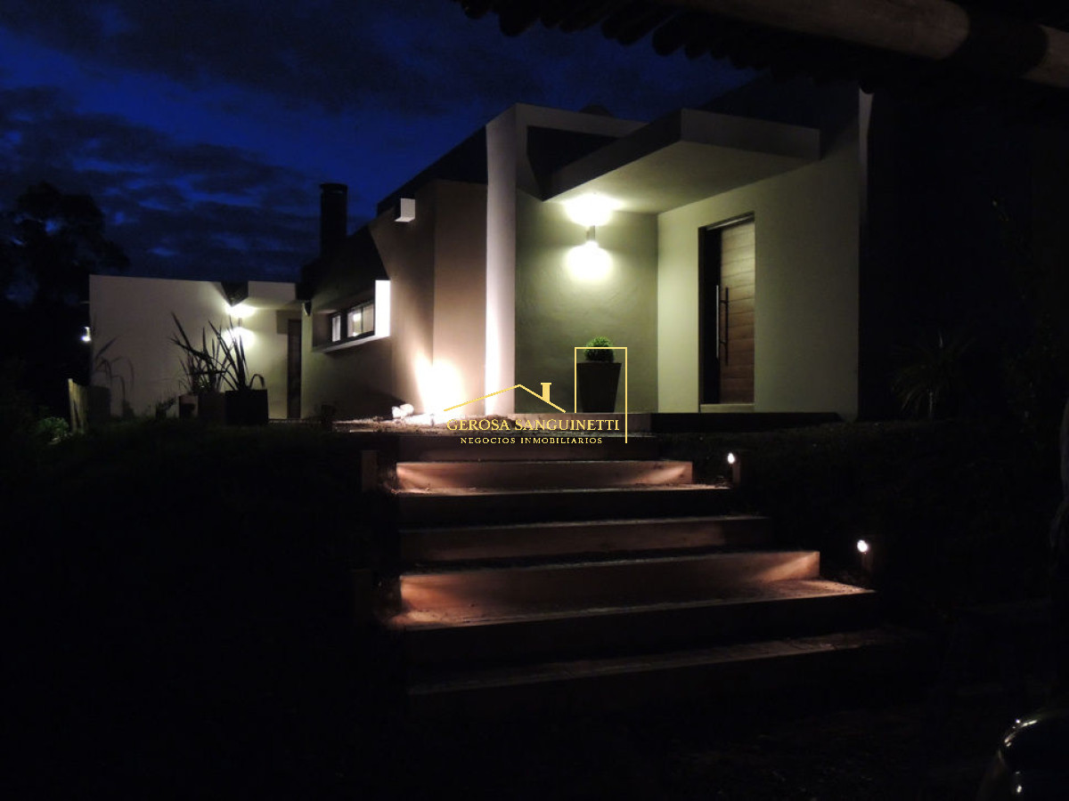 Casa ID.933 - Casa Moderna en La Barra