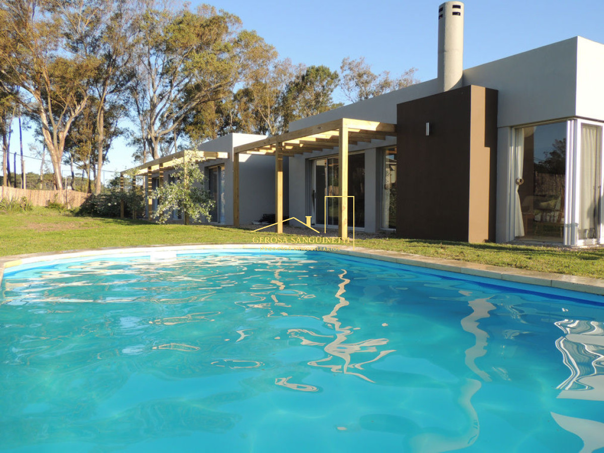 Casa ID.933 - Casa Moderna en La Barra