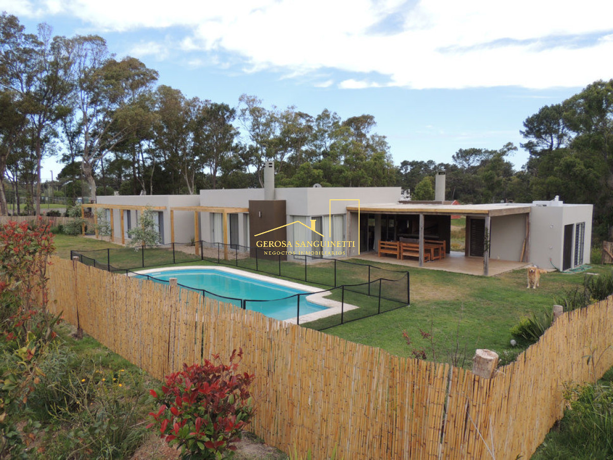 Casa ID.933 - Casa Moderna en La Barra
