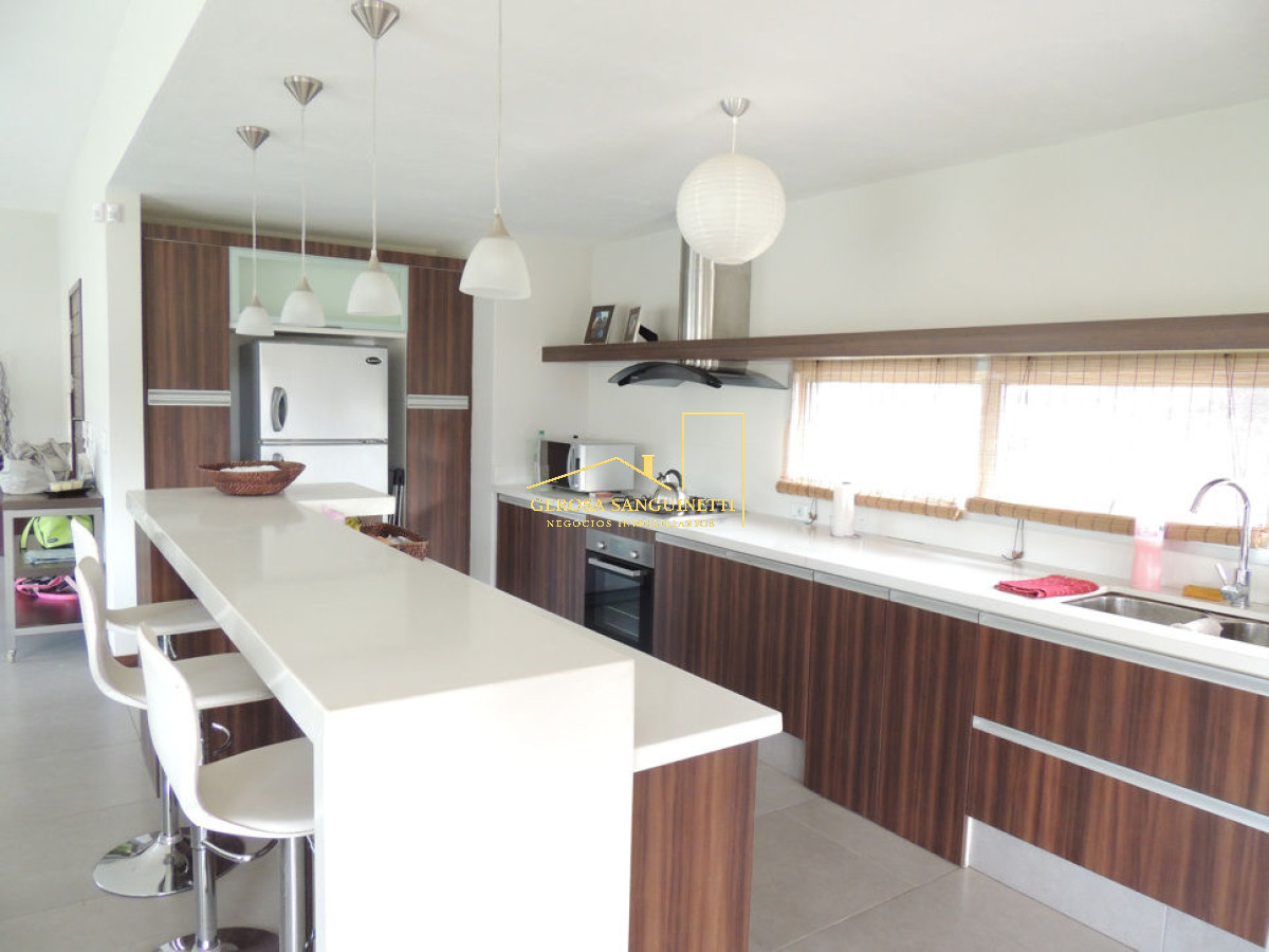 Casa ID.933 - Casa Moderna en La Barra