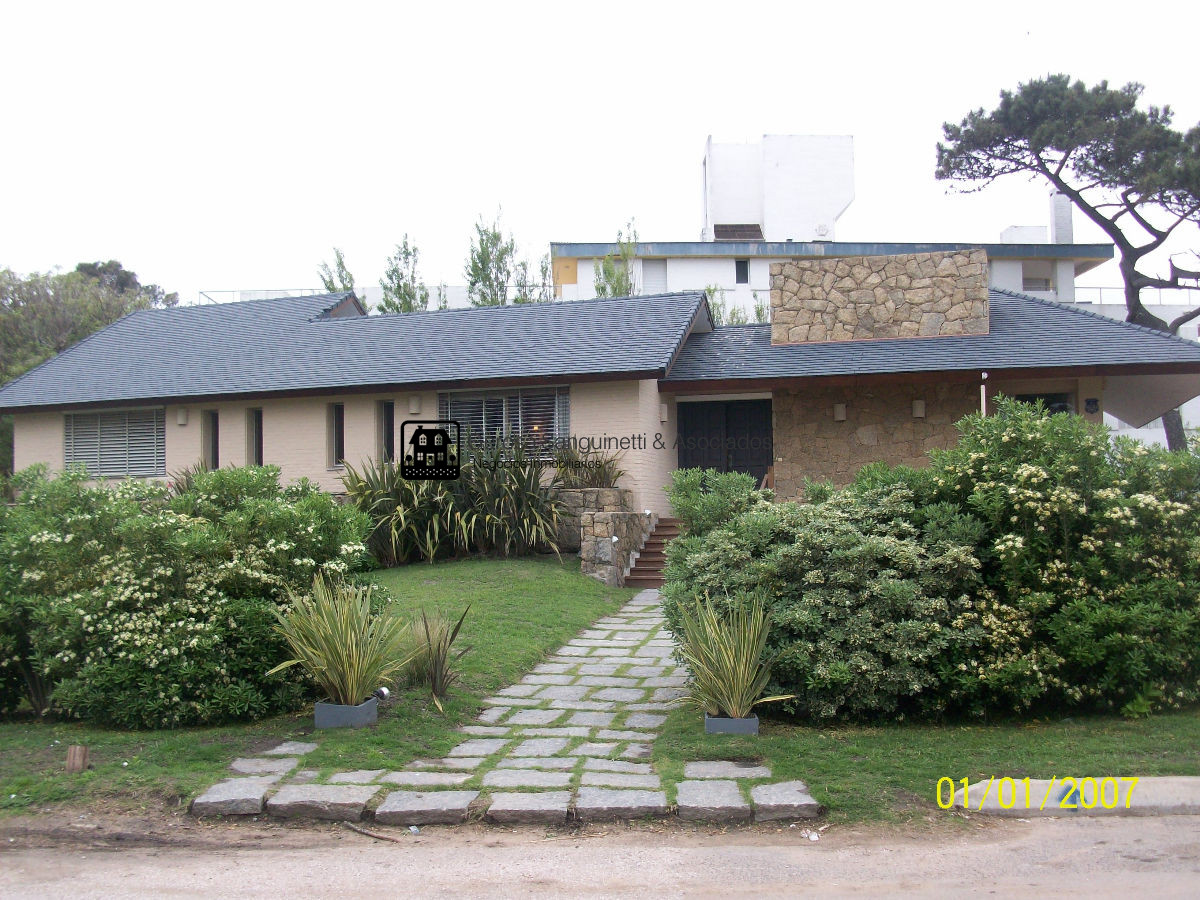 espectacular casa frente al mar en pinares - gst656c