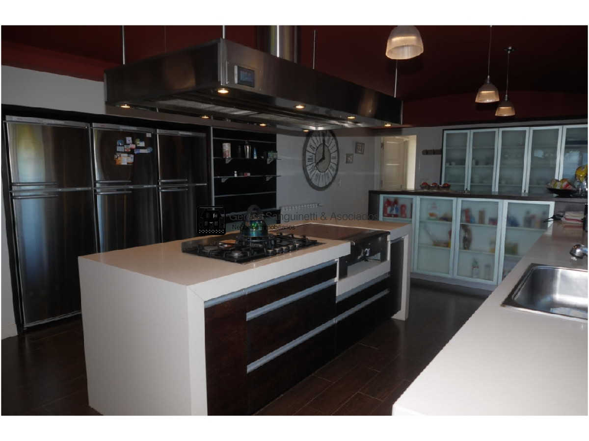 Casa ID.1034 - Mansión en primera línea de la mansa