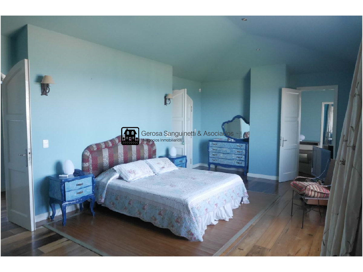Casa ID.1034 - Mansión en primera línea de la mansa