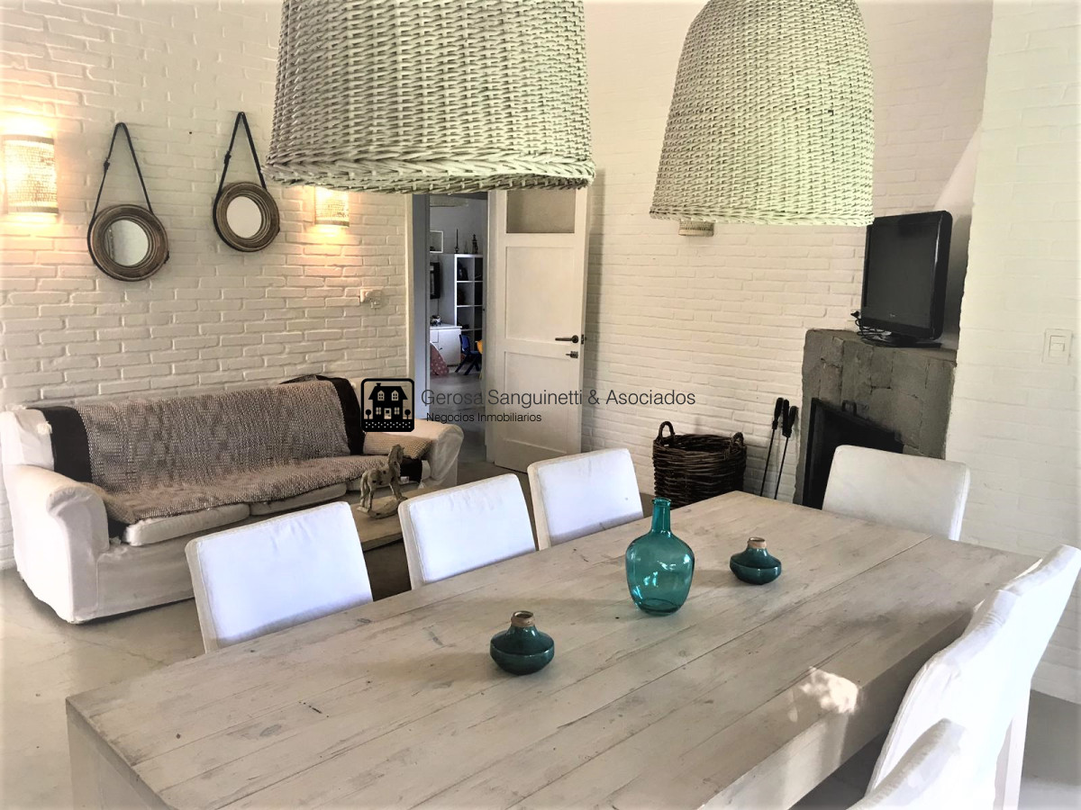 Casa ID.1555 - Muy linda casa en la Mansa con piscina y barbacoa