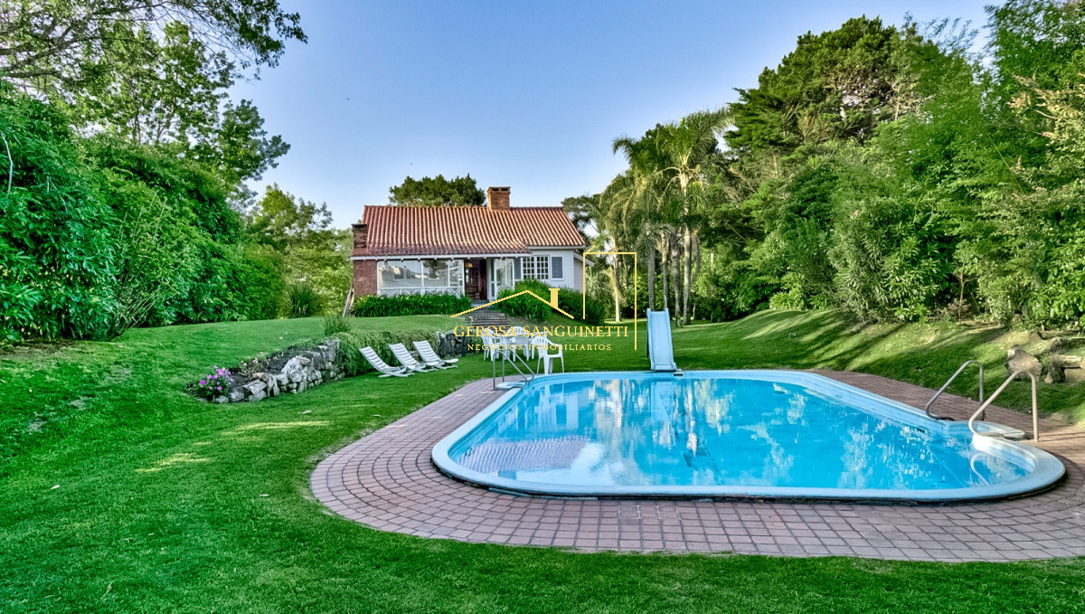 Muy linda casa en Pinares a metros del mar - GST1332C