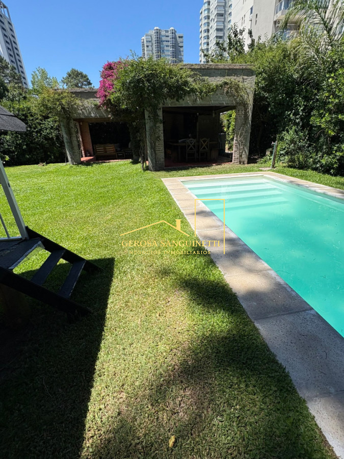 Casa ID.2730 - Muy linda casa en la Mansa con piscina en alquiler