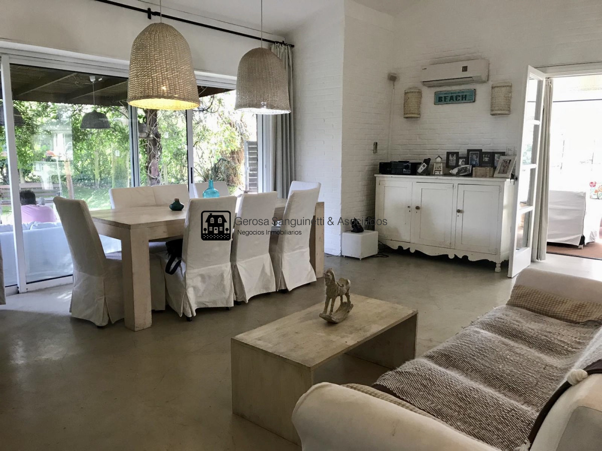 Casa ID.1555 - Muy linda casa en la Mansa con piscina y barbacoa