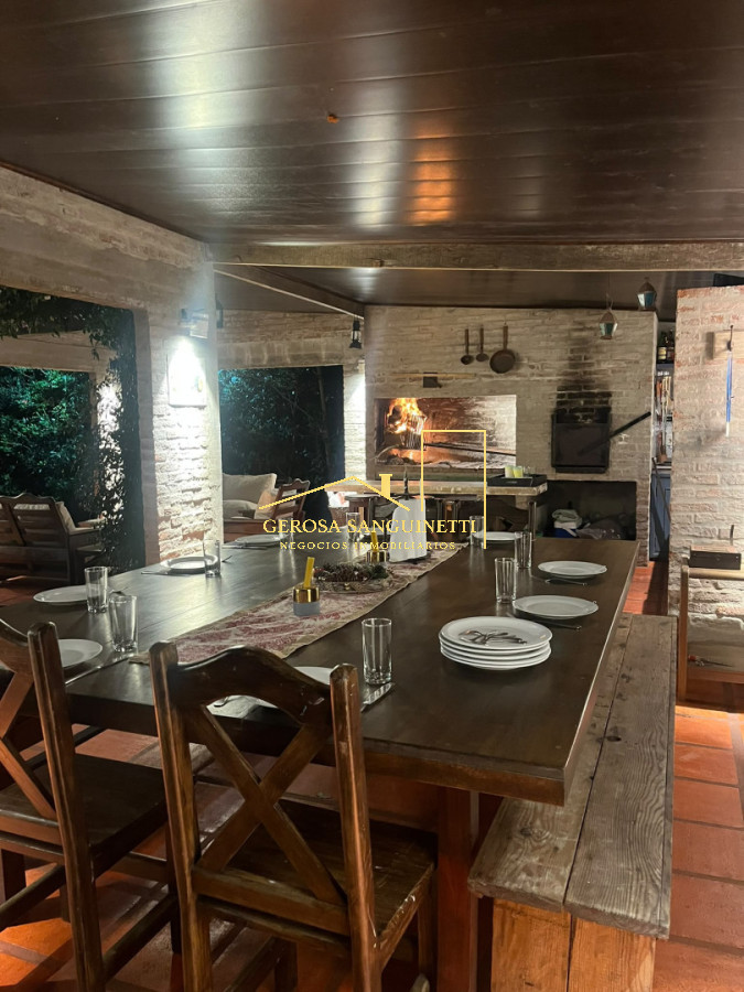 Casa ID.2730 - Muy linda casa en la Mansa con piscina en alquiler