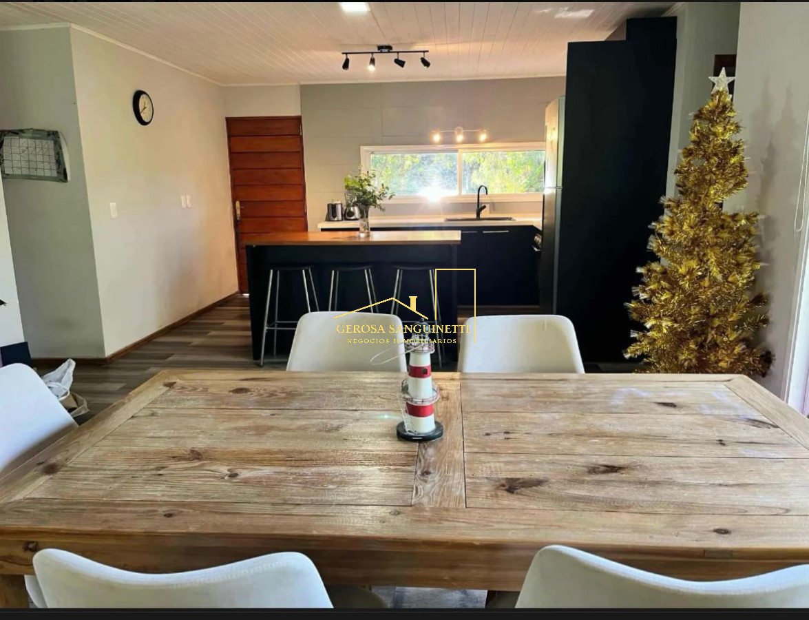 Casa de 3 dormitorios en venta en Las Grutas . Punta del Este  - GST3367C