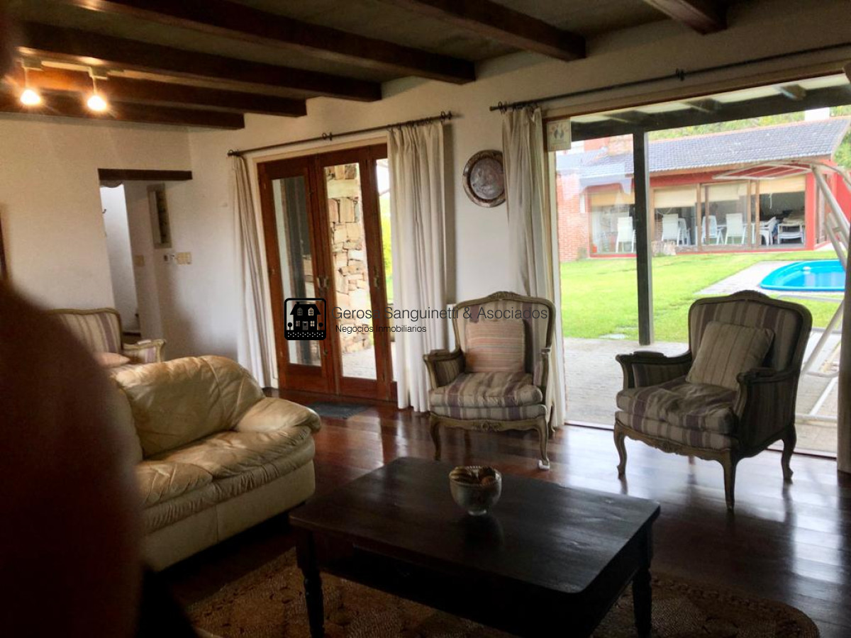 Casa ID.1561 - Amplia casa en la Brava a pasos de la playa con vista parcial al mar