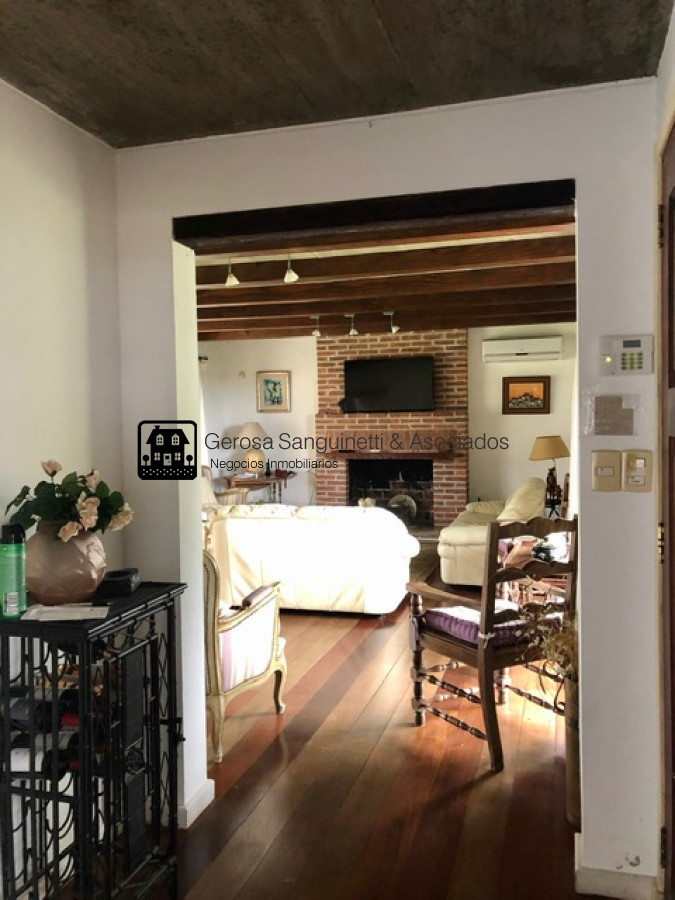 Casa ID.1561 - Amplia casa en la Brava a pasos de la playa con vista parcial al mar