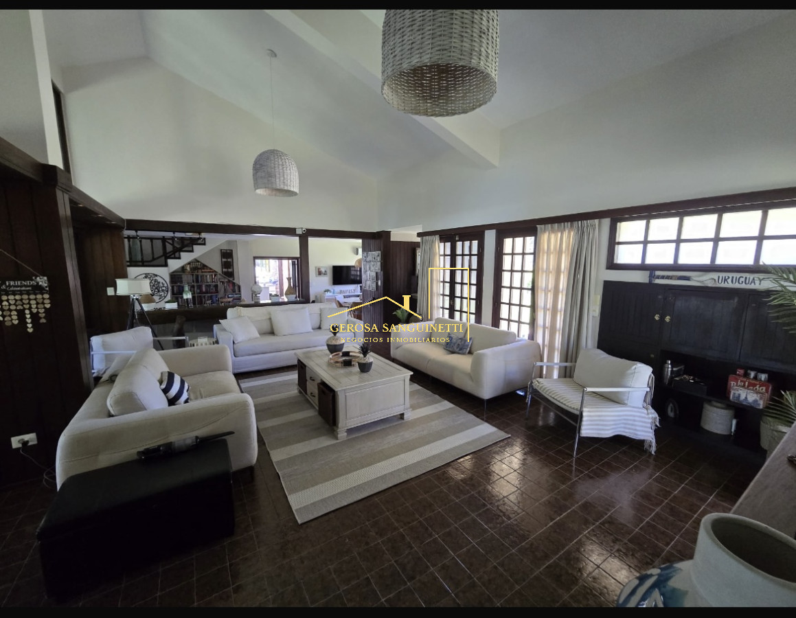 Casa ID.3187 - Casa de 4 dormitorios en Punta del Este en alquiler 
